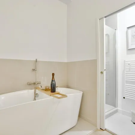 Luxury Bath & Cinema Screen- شقة *