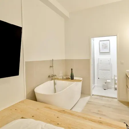 Appartement Luxury Bath&cinema Screen- *