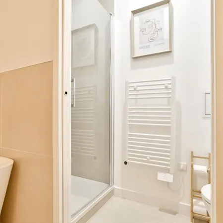 Luxury Bath & Cinema Screen- شقة بوردو