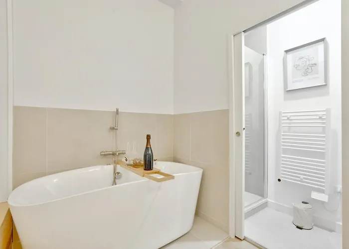 Luxury Bath & Cinema Screen- Appartement *