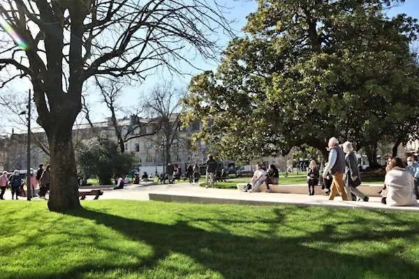Daire Luxury Bath & Cinema Screen- Bordeaux
