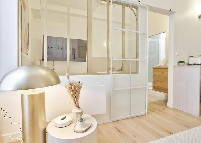 Luxury Bath & Cinema Screen- * Bordeaux